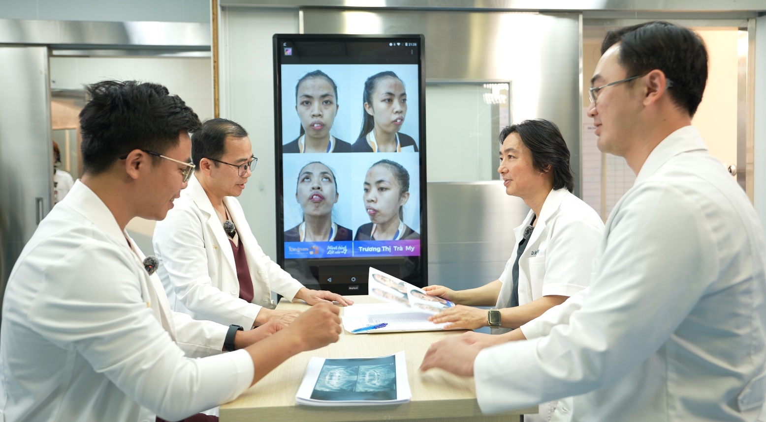 Bác sĩ hội chẩn cho thí sinh Trà My